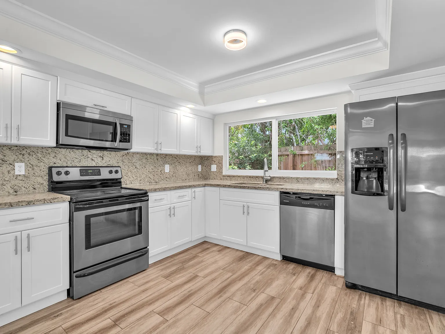 3 bed, 2528 sqft, $7,000 — Photo 2