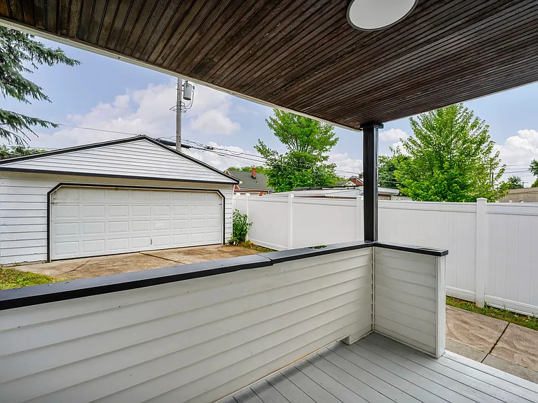 15907 Walden Ave — Photo 15