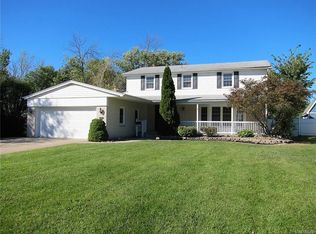 633 Cottonwood Dr, Buffalo, NY 14221