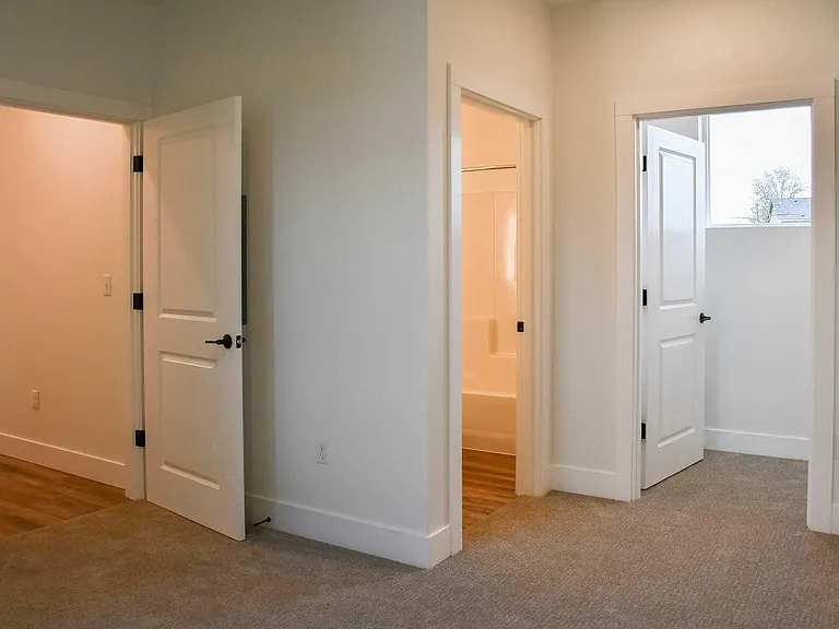 Lakeview Apartments — Photo 35