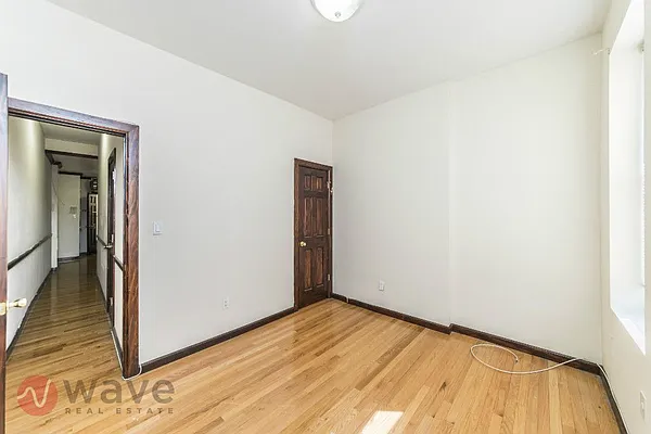 Rented by Wave Real Estate Group | media 9