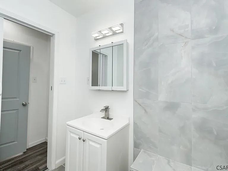 215 Franklin St #301 — Photo 9