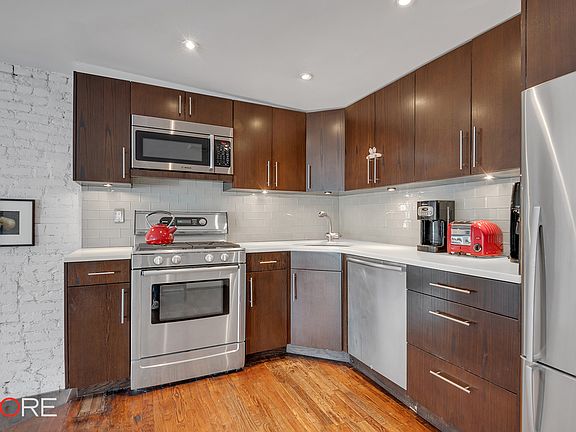 3rd image of 355 W 29th St #5