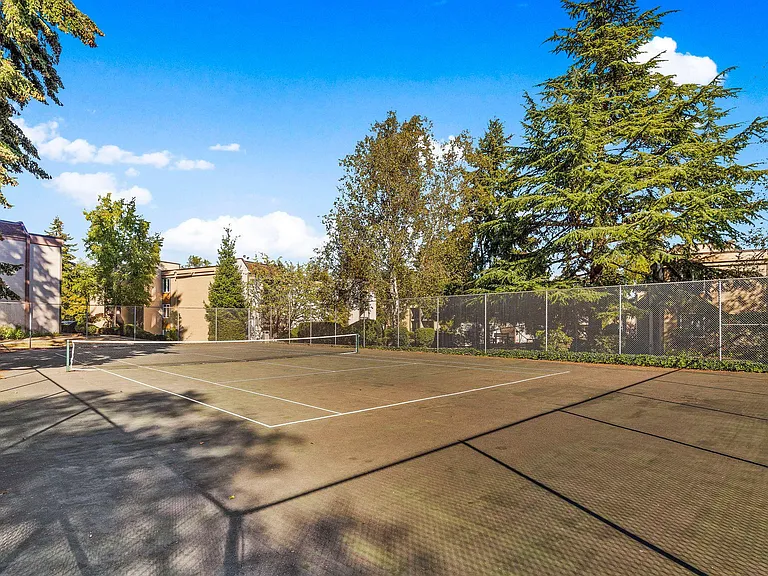 NE 32nd St — Photo 13