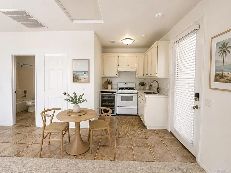 653 Beach St — Photo 12