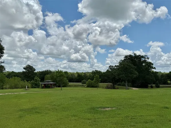 3883 State Highway 75 N, Buffalo, TX 75831