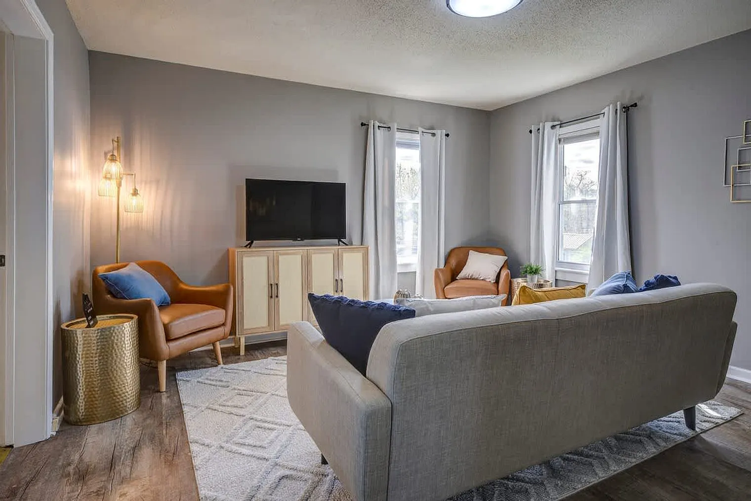 2 bed, 1.0 bath, 925 sqft, $4,025 — Photo 2