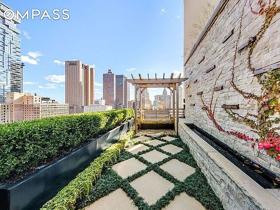 4th image of 143 Reade St #Penthouse