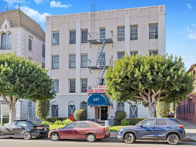 657 Cochran — Photo 1