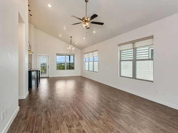 4th image of 1025 Roanoke Ln