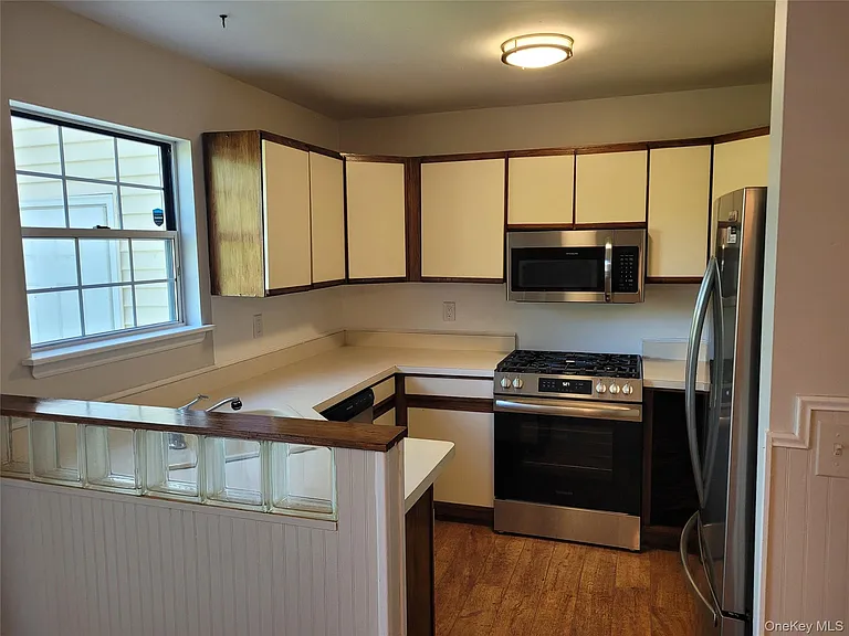 40 Brick Pond Rd — Photo 4