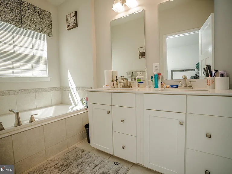 8210 Goldstone Ct — Photo 16