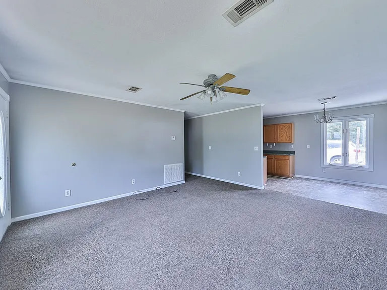 217 E St — Photo 3