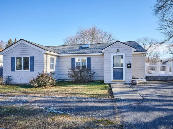 4 Clifton Ave, Wakefield, MA 01880