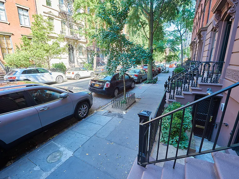 120 E 10th St #2 — Photo 11