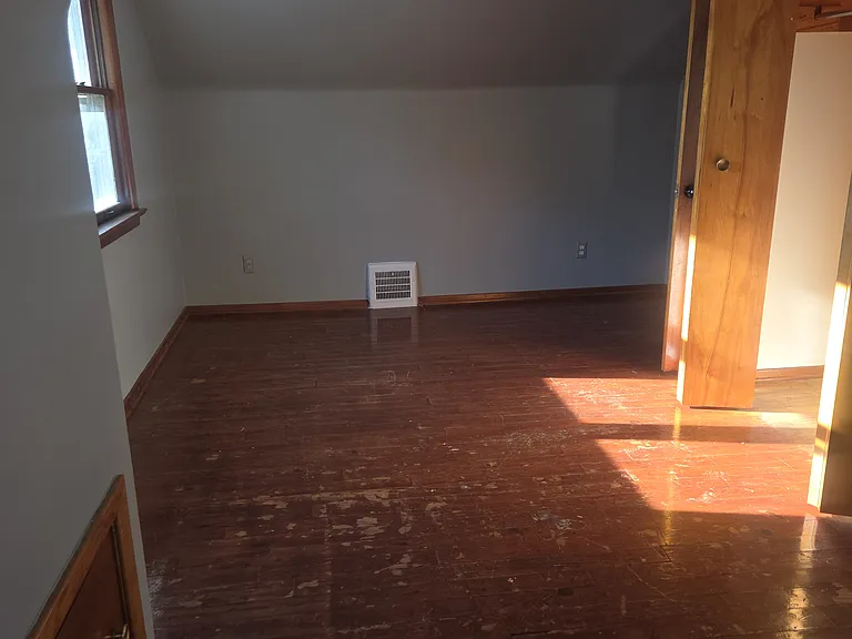 4407 Longwood Ave — Photo 6