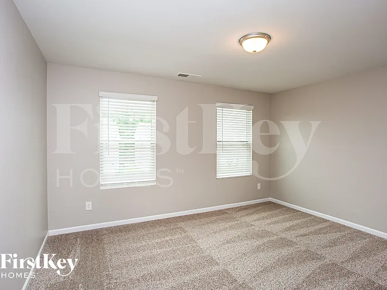 2814 Curbstone Ln — Photo 17