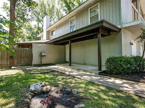 3rd image of 2107 Coral Dr
