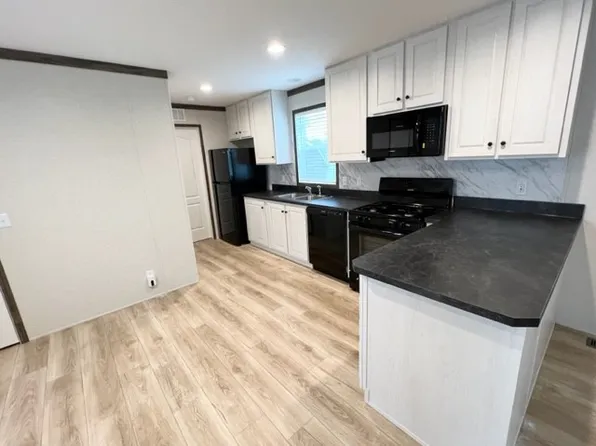 46000 Geddes Rd #460, Canton, MI 48188