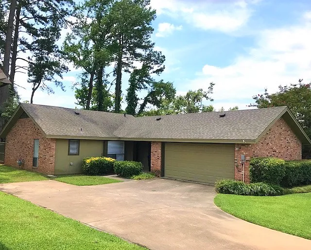 310 Eden Dr — Photo 1