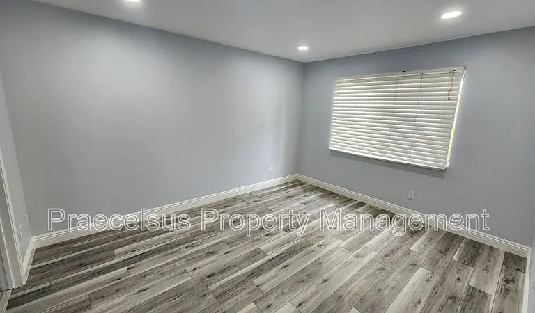2047 Lakeridge Cir #104 — Photo 12