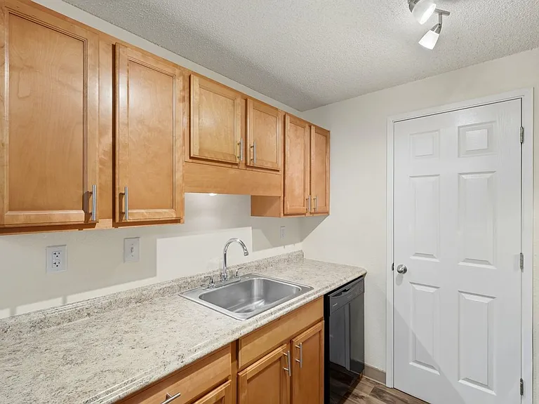 Birchcreek Apartments — Photo 12