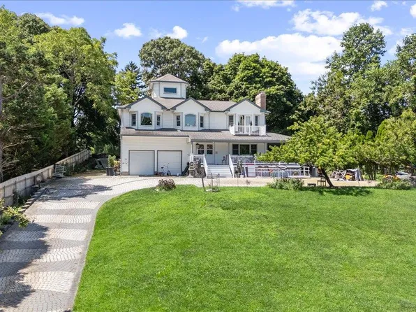 31 Bevin Road, Northport, NY 11768