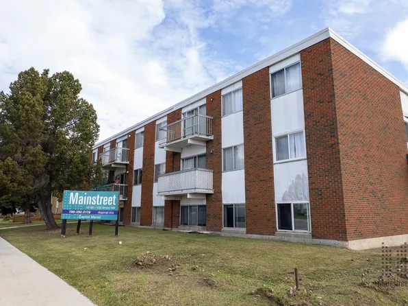 10125 152nd St NW, Edmonton, AB T5P 1Y1