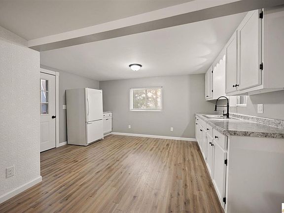 4th image of 110 Knob Hill Rd