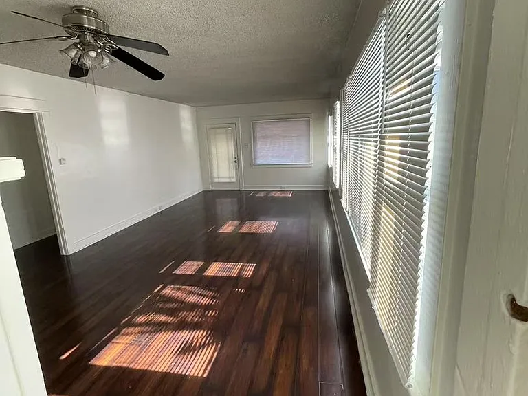 1033 Coronado Ave — Photo 4