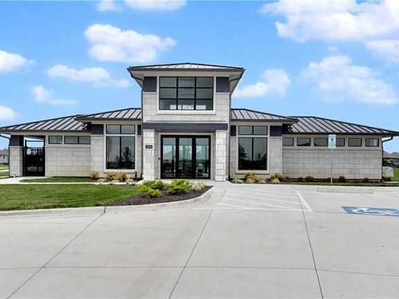 3rd image of 16816 Haskins St