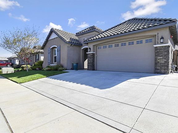 3rd image of 2175 Newcastle Dr