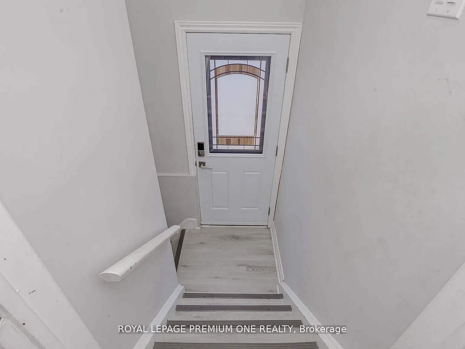 2 bed, $1,900 — Photo 2