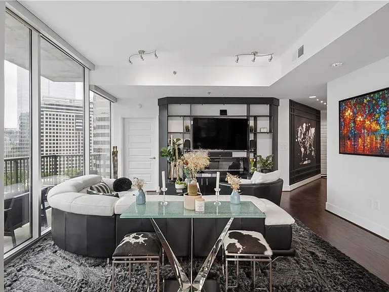 1080 Peachtree St NE #1411 — Photo 13