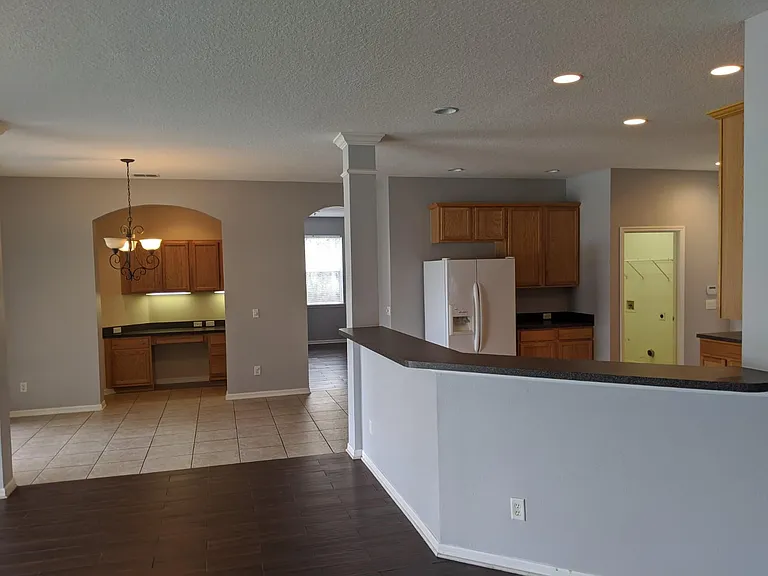 750 Lake Cove Pointe Cir — Photo 16