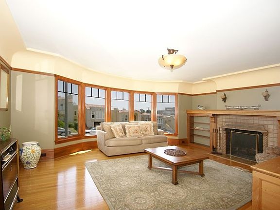 3rd image of 400 College Ave
