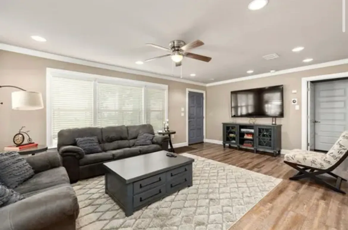 3 bed, 1948 sqft, $5,250 — Photo 3