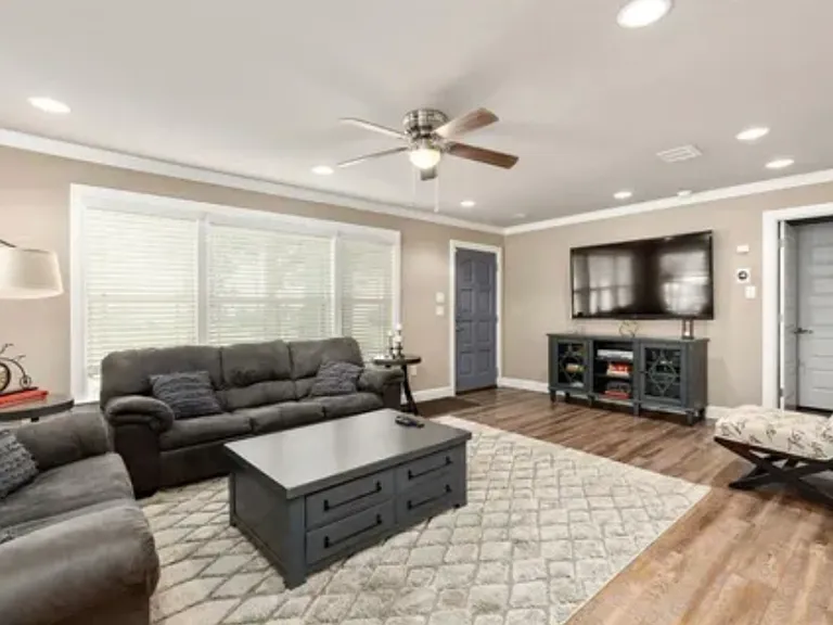 730 S Mesquite Ave — Photo 3