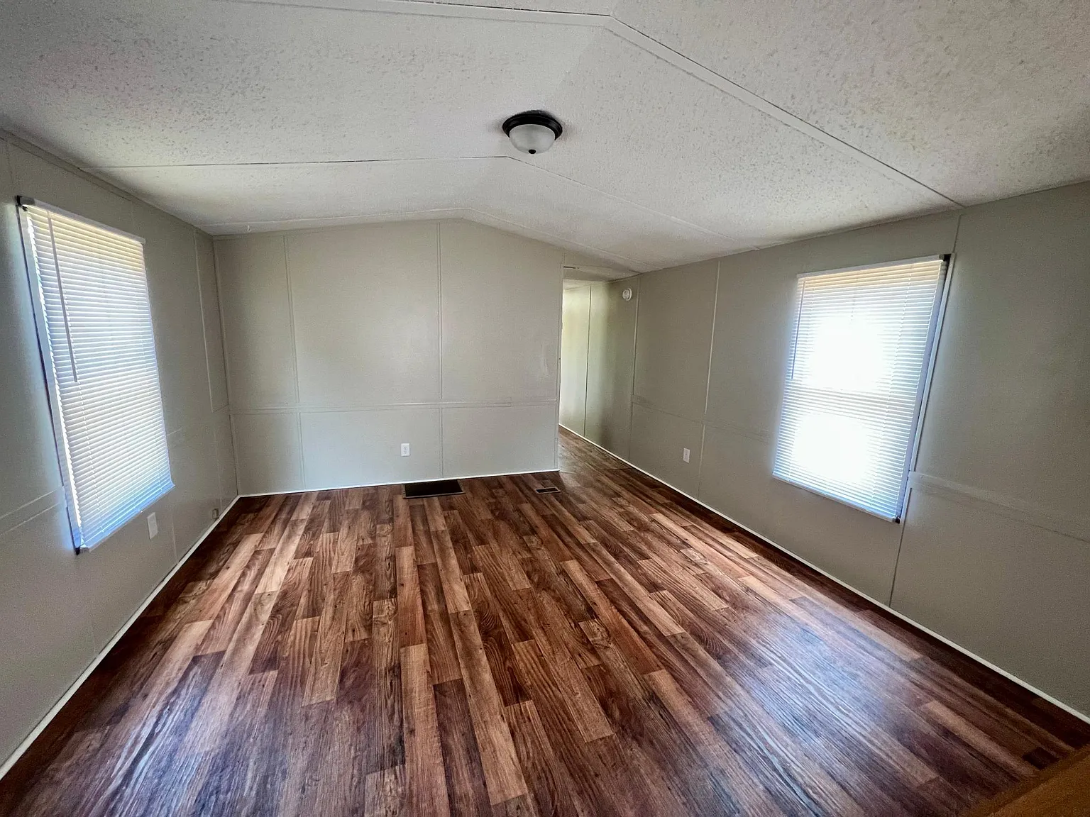 2 bed, $895 — Photo 2