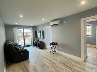 25-39 22nd St #3, Astoria, NY 11102