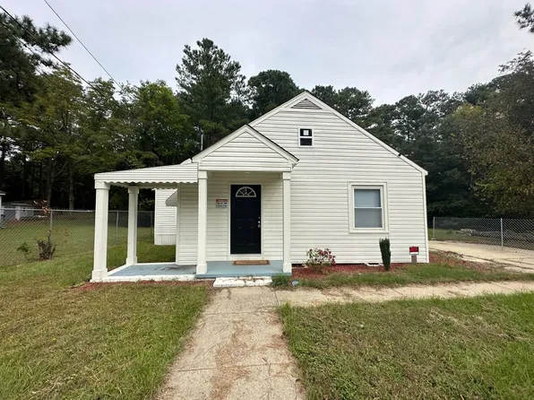 1814 Newark Ave, Fayetteville, NC 28301