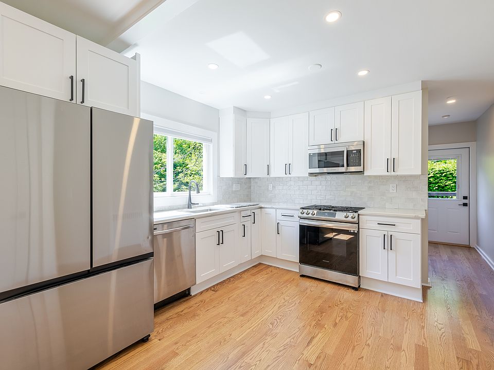 1st image of 301 Bruce Park Ave