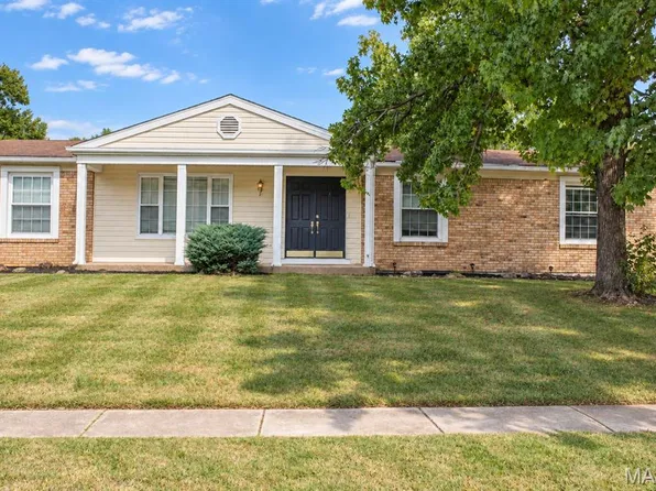 14331 Rainy Lake Dr, Chesterfield, MO 63017