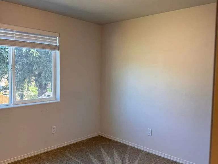 1642 Zoe Ave — Photo 8