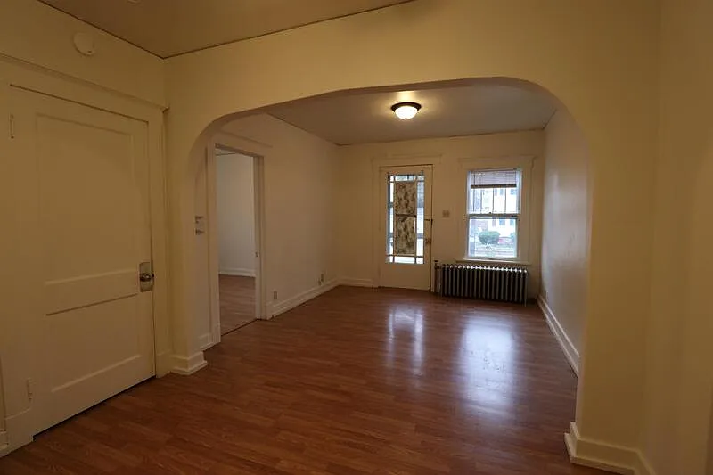 2 bed, 1.0 bath, 520 sqft, $699 — Photo 2