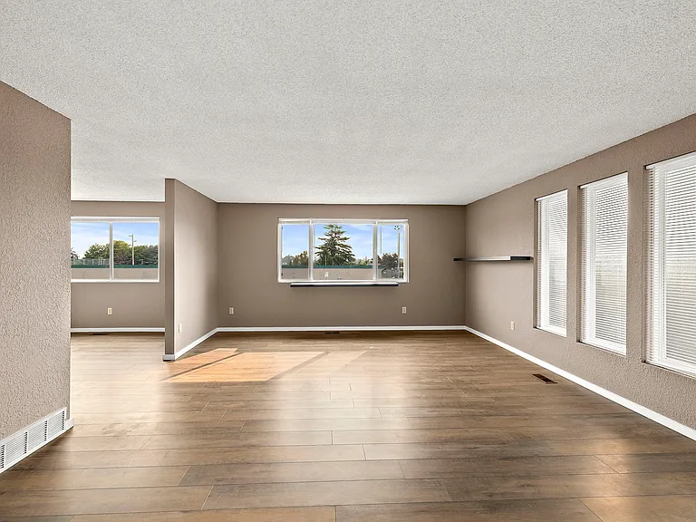 2516 Rockefeller Ave #1 — Photo 11