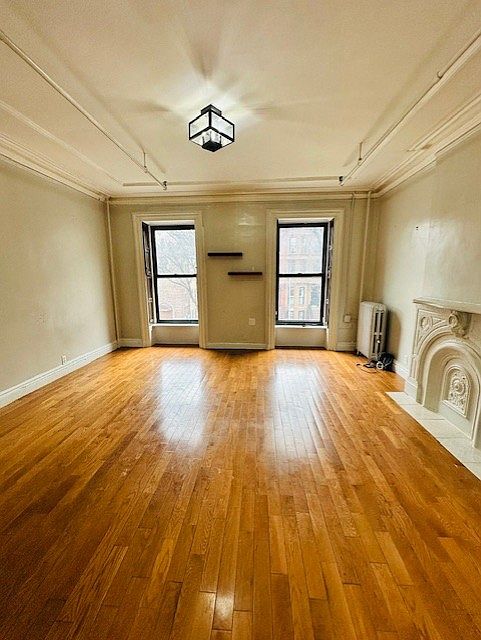 1st image of 558 Washington Ave APT 3