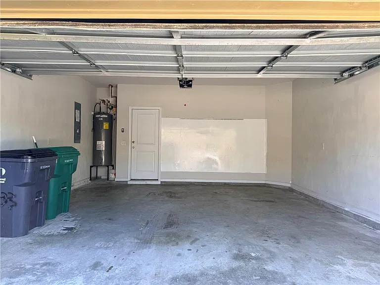1033 Haley Woods Ln — Photo 29