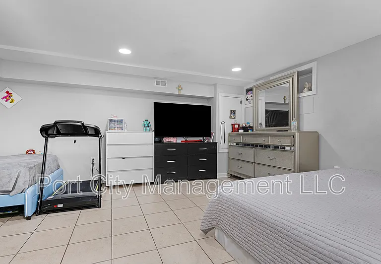 944 Dalton Ave — Photo 17