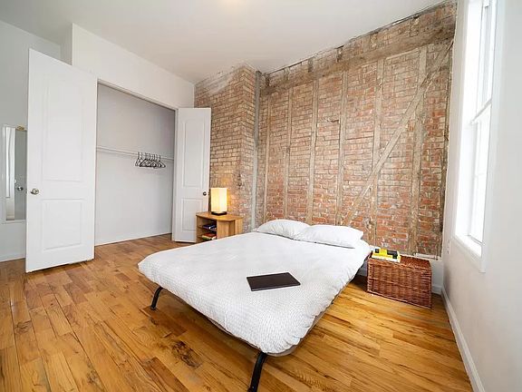 5th image of 132 Cornelia St #Townhouse